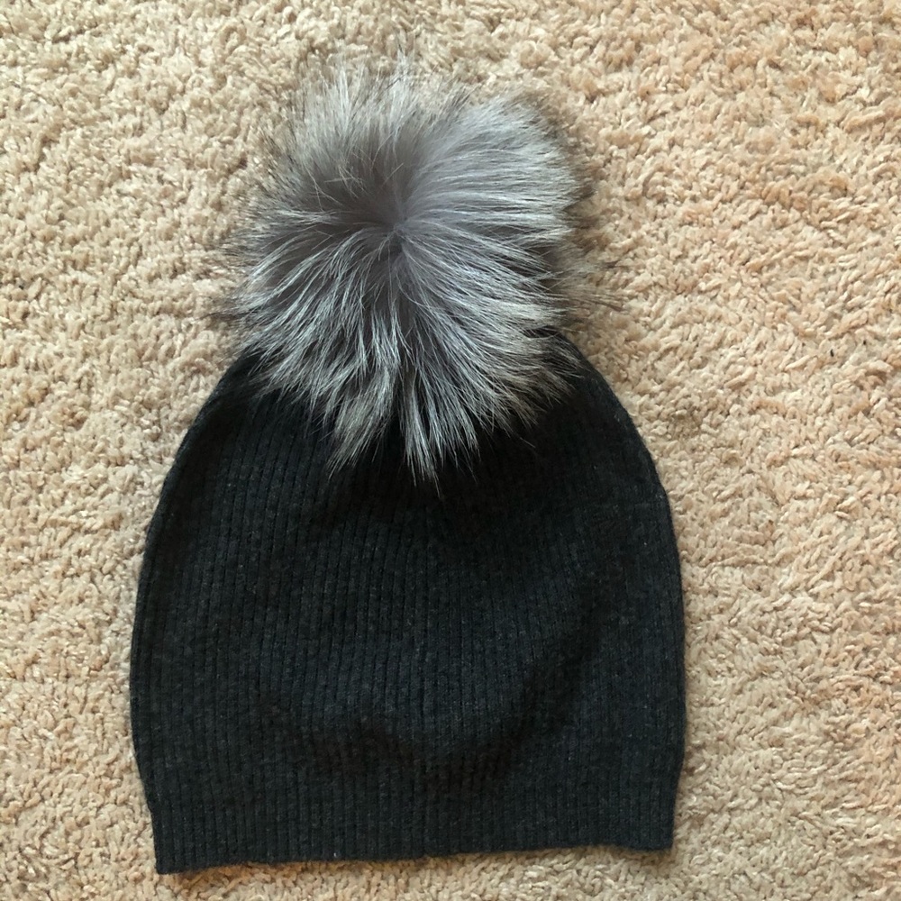 • puff ball hat •